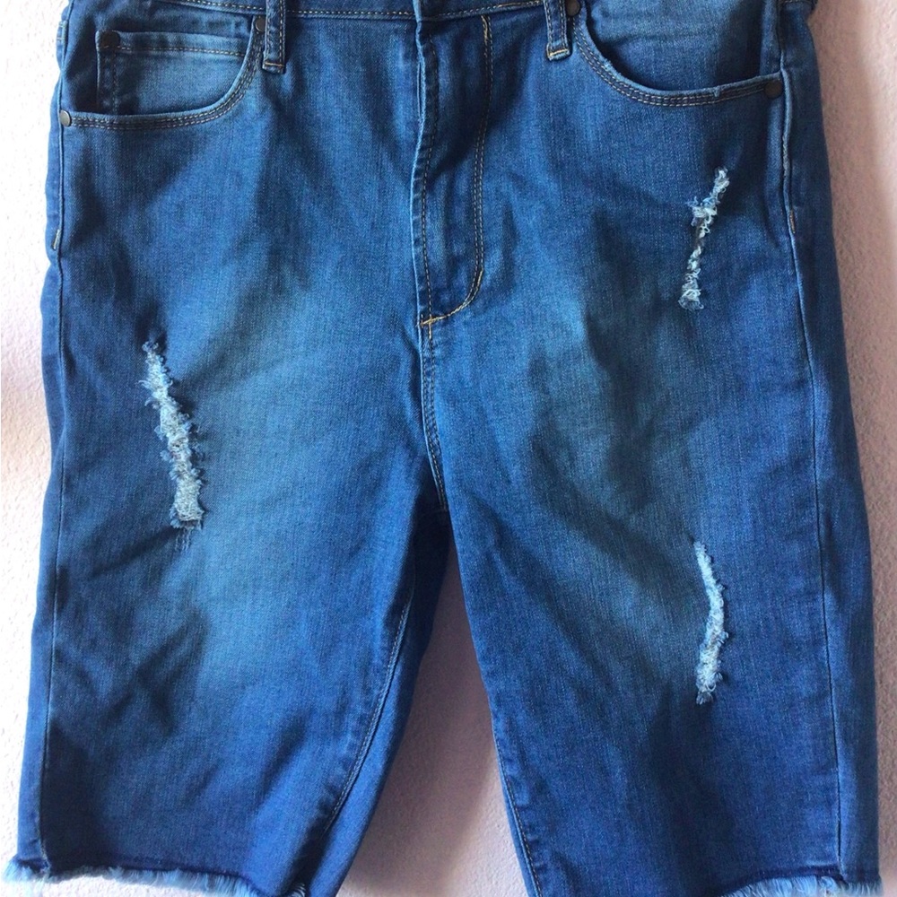 ❤️Articles of society jean distressed frayed shorts size 27